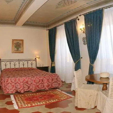 Residenza D'epoca Palazzo Fani Mignanelli Bed & Breakfast 2*